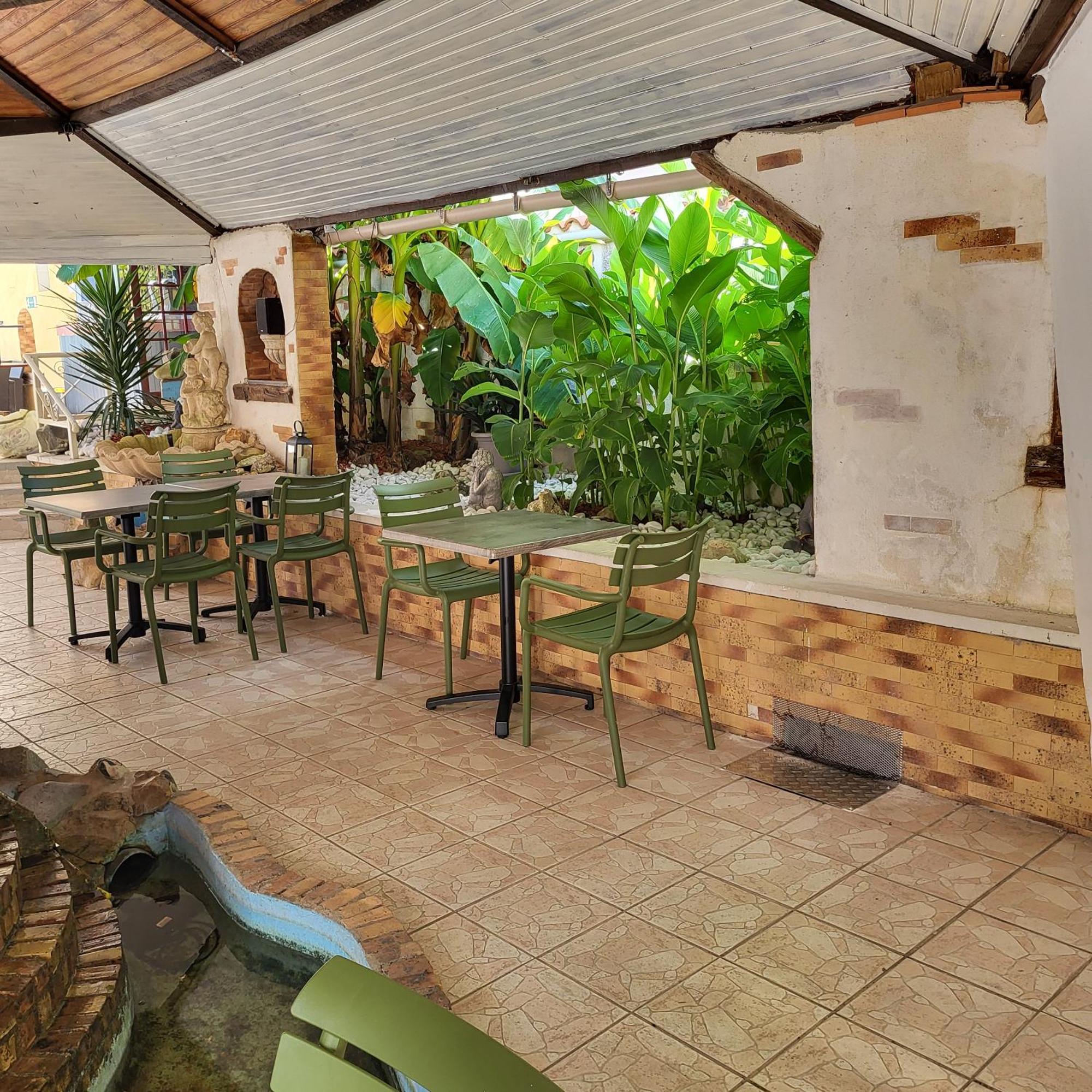 Готель Le Relax Boulazac Isle Manoire Екстер'єр фото